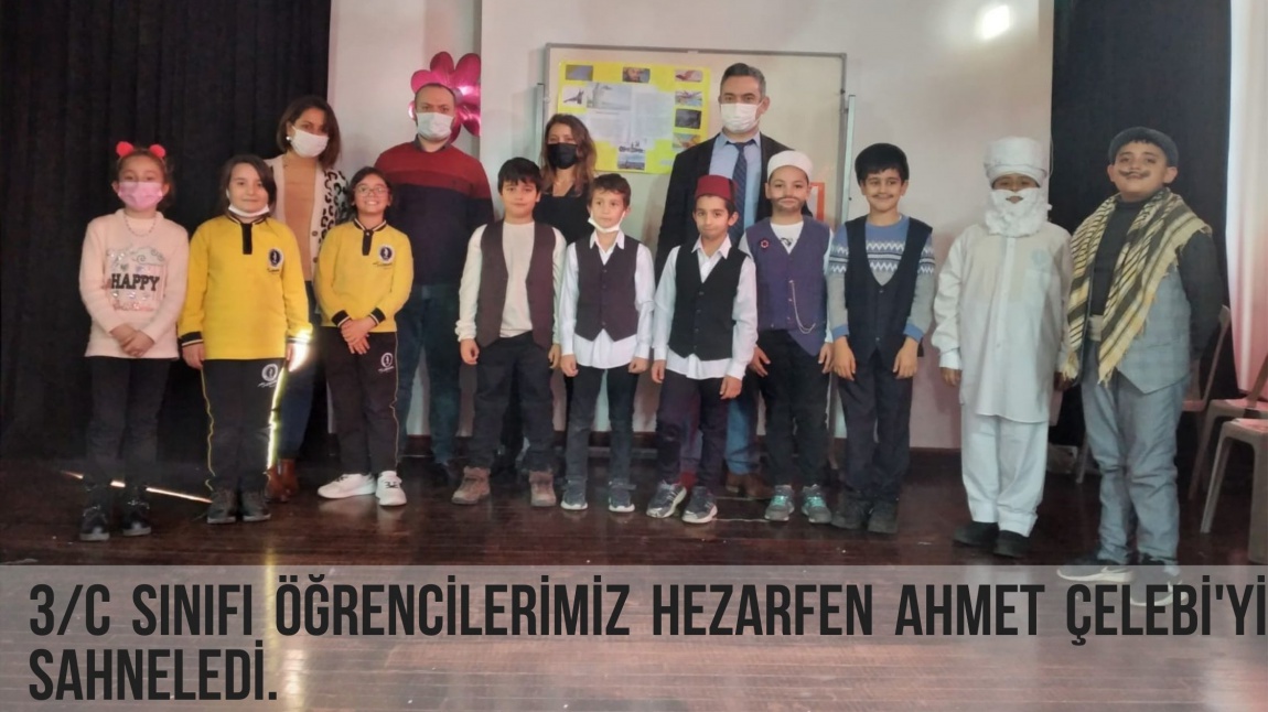 3/C sınıfı öğrencilerimiz Hezarfen Ahmet Çelebi'yi sahneledi.